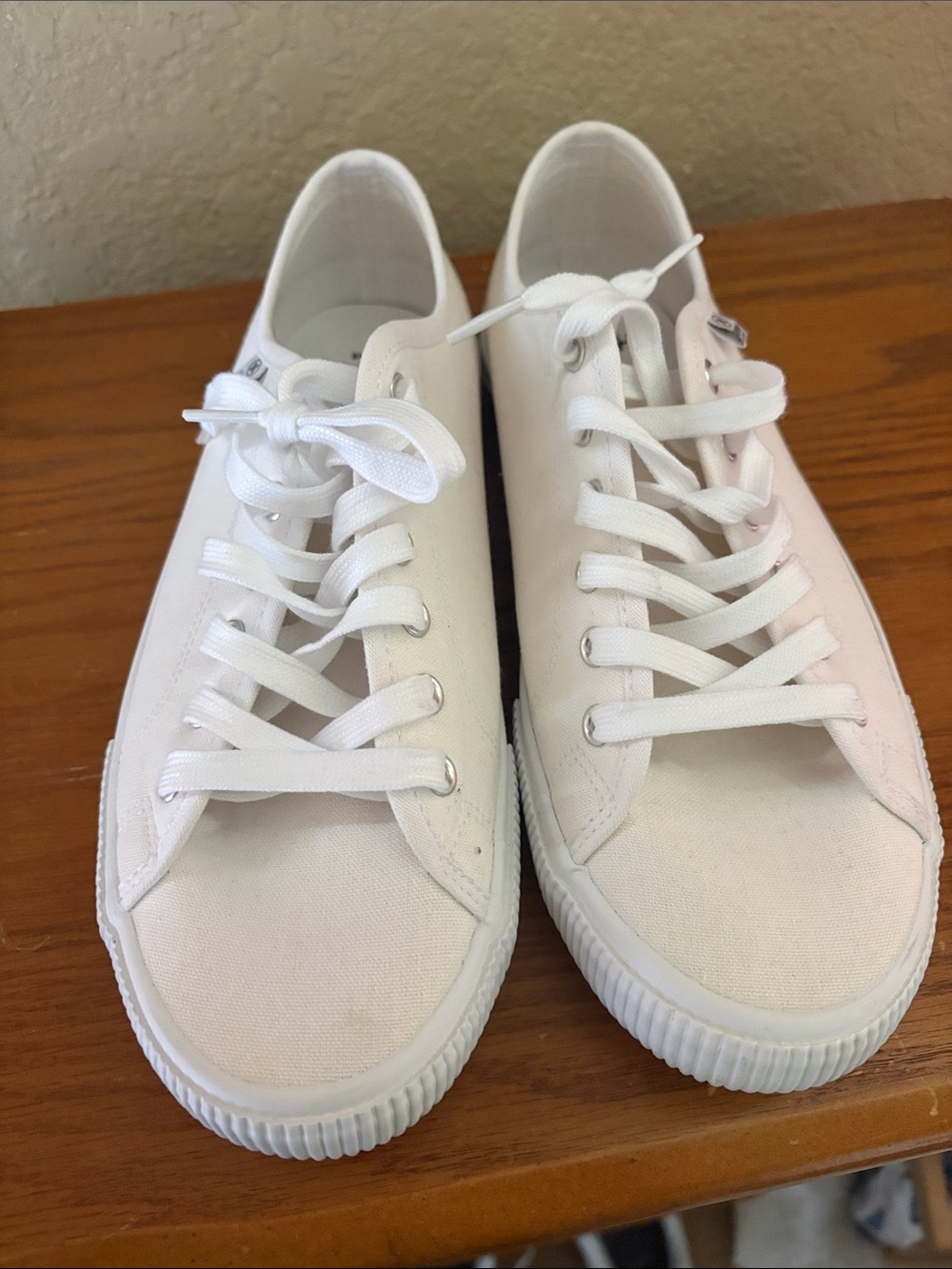 Hurley White Laced Sneakers with Brown Soles